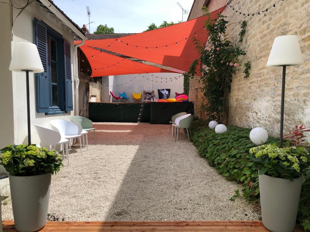 La Maison Des Amis Nuits Exteriör bild