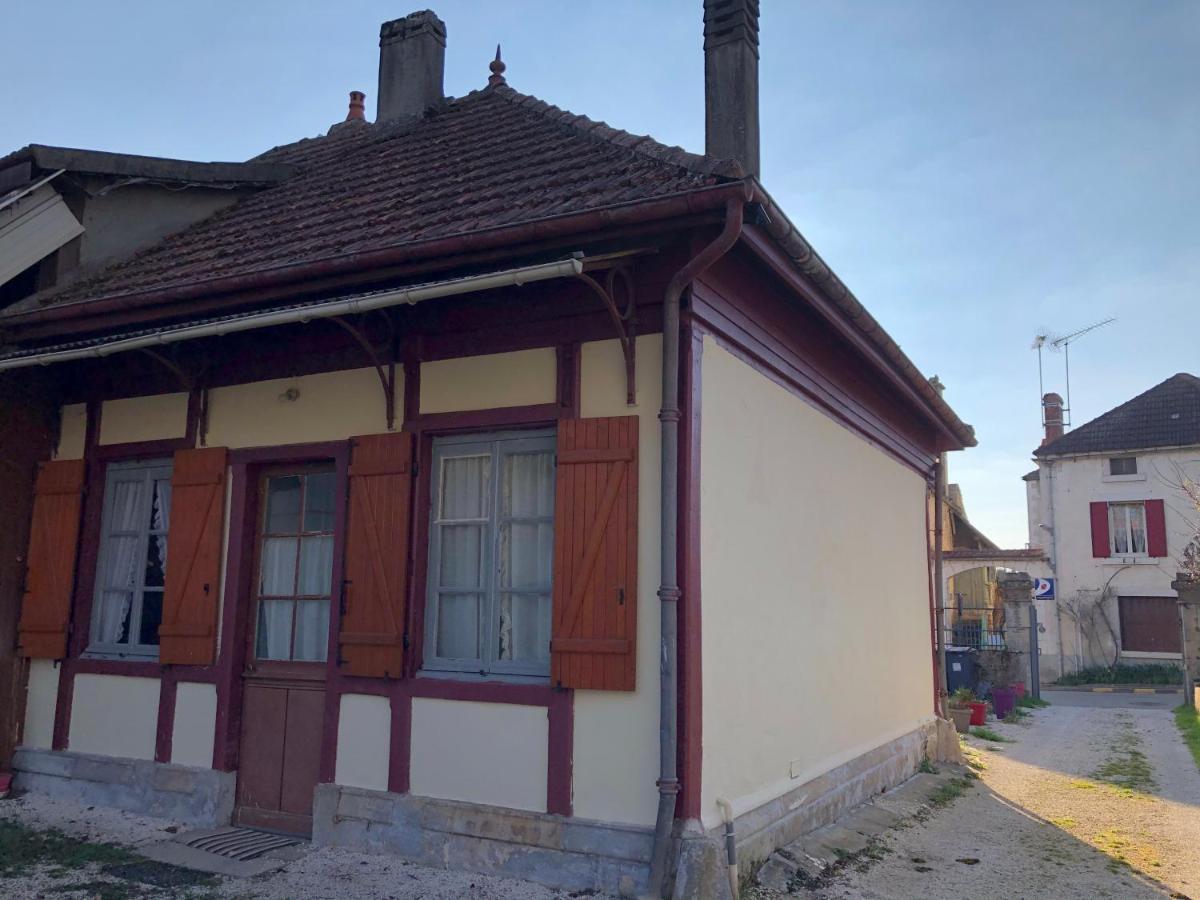 La Maison Des Amis Nuits Exteriör bild