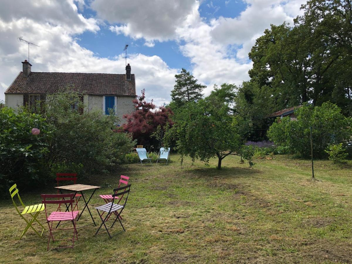 La Maison Des Amis Nuits Exteriör bild